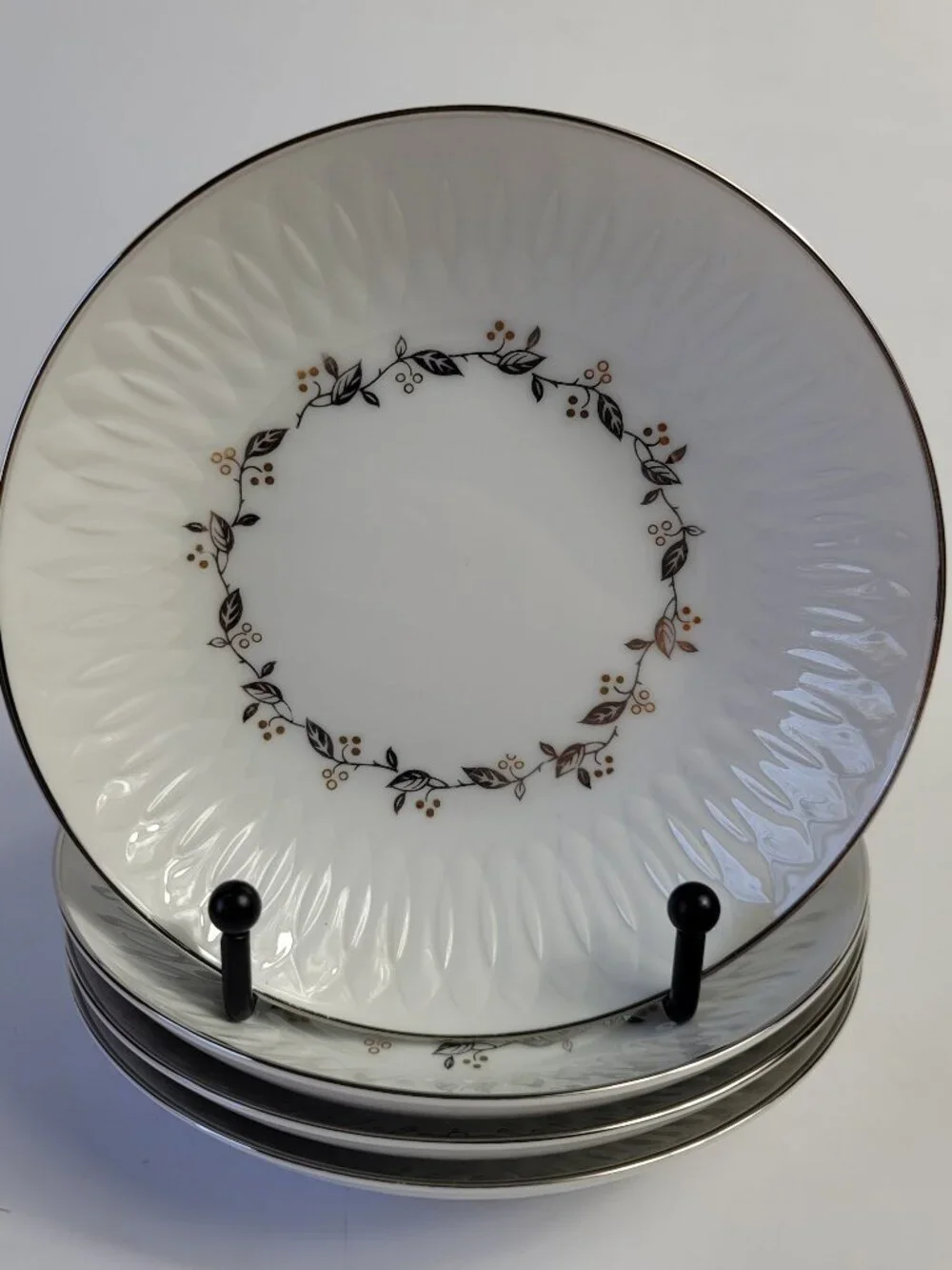 FOUR Sango Carillon Fruit Bowls White Gold Berries Platinum Leaves